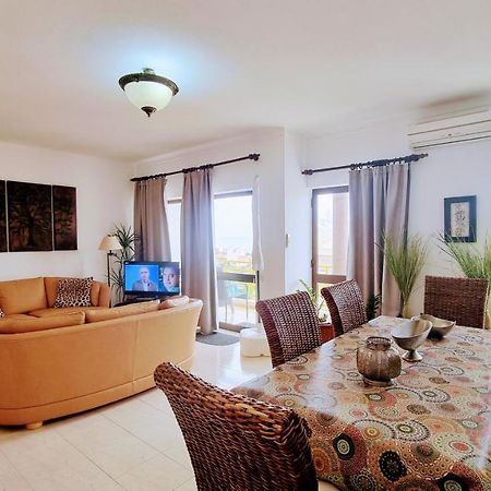 Apartmento Praia Da Dona Ana ラゴス エクステリア 写真
