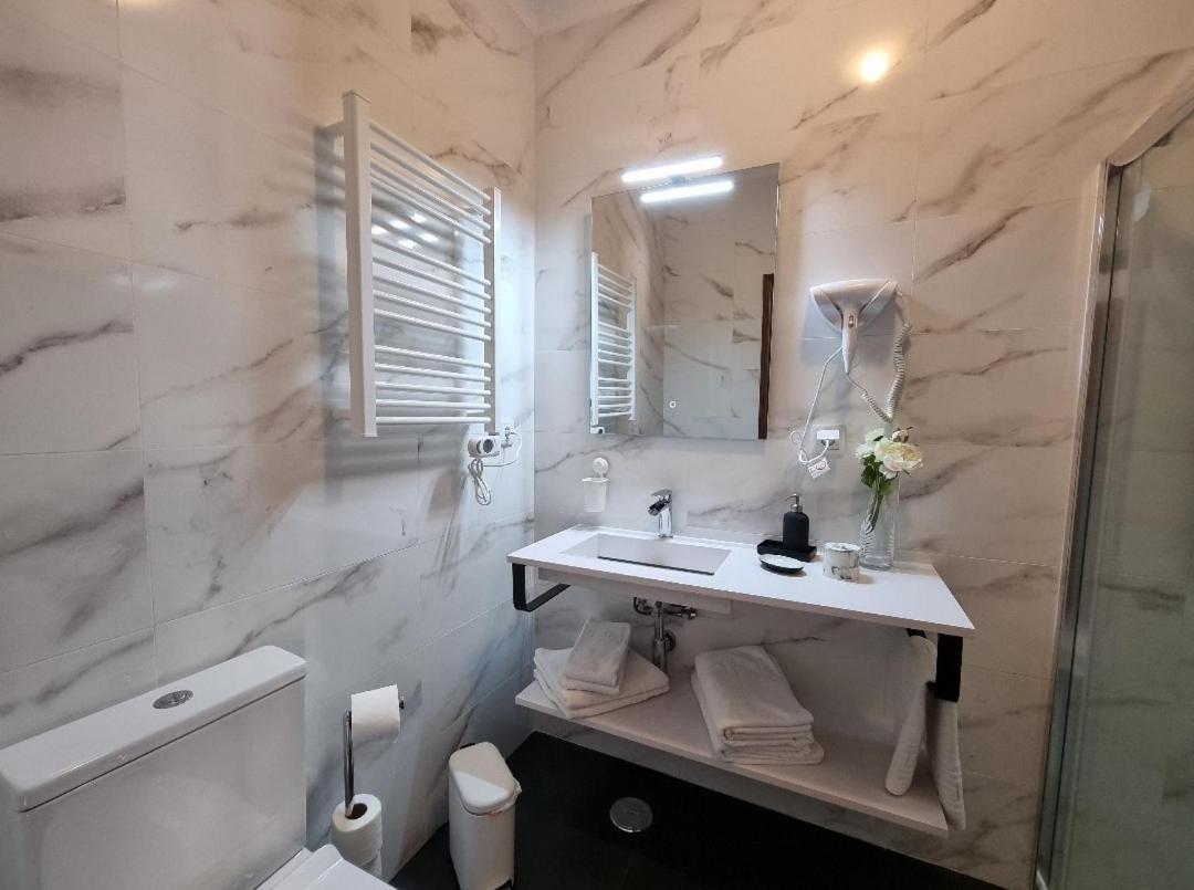 Apartmento Praia Da Dona Ana ラゴス エクステリア 写真